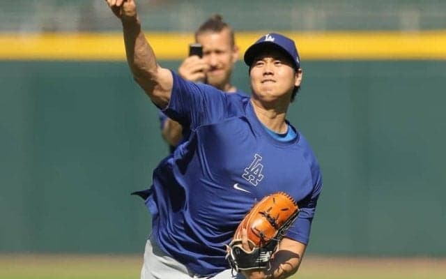 「マウンド復帰へ前進を続けている」大谷翔平の”投球練習”に地元メディアが熱視線！術後最長のキャッチボールに反応「ピッチングに情熱を持っている」