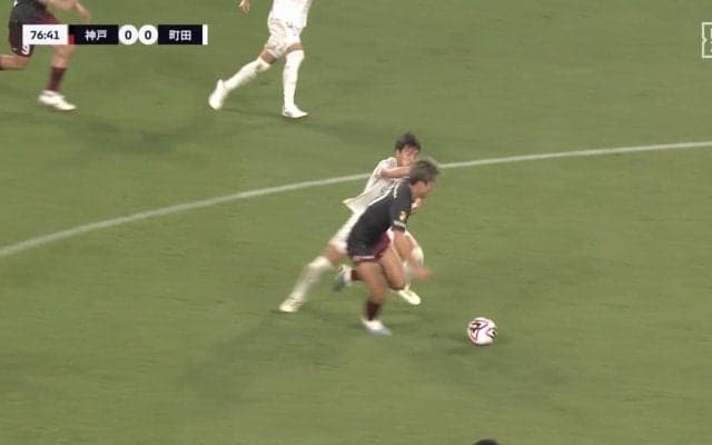 これぞ“フィジカルバトル”！元鹿島&ロシアW杯戦士・大迫勇也VS昌子源による技術満載バッチバチの攻防にファン歓喜「この対戦は熱い！」
