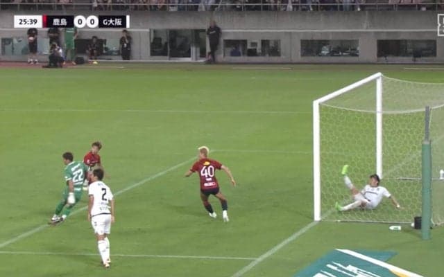 無人のゴールを死守！絶対絶命の大ピンチでガンバ大阪・中谷が超絶クリア！GKのカバーに入りゴールライン上で弾き出した瞬間「頼りになる」「神セーブ」