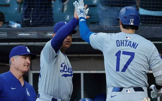 大谷翔平をロバーツ監督が連夜の大絶賛「地球上で最も危険」　2戦連続先頭打者弾