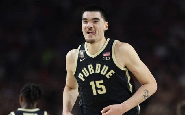 大学MVPに2度選ばれた223センチのザック・イディーがグリズリーズから全体9位で指名