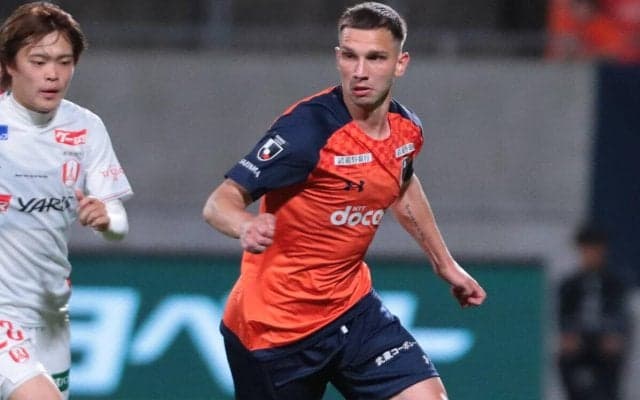 J3首位の大宮、10番つけた元ポーランド代表FWシュヴィルツォクが契約満了で退団…リーグ戦4試合2得点