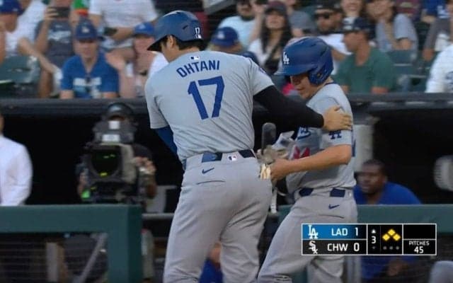 大谷翔平、人間性が分かる“一瞬の動き” バットボーイへの優しすぎる“神対応”が話題に「さすがの人格者」「大谷さんはプレー以外も超一流」