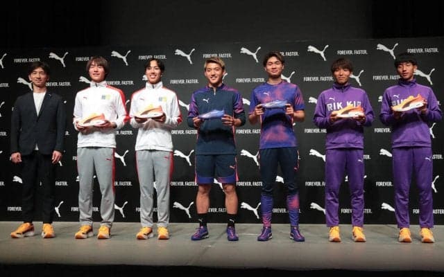 堂安律「攻めたデザインは嬉しい」、福田師王「軽いとプレーしやすい」…プーマが新次元のスピードを実現するスパイク「ULTRA 5」を発表！