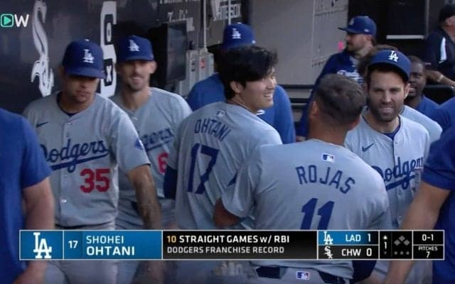 ベンチが爆笑！ 大谷翔平に一体、何が起こったのか…！？  豪快アーチ直後に見せた“喜び方”がヤバすぎると話題に「なにこれｗ」「テンション高すぎ」