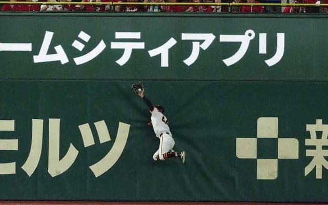 助っ人も思わず脱帽…巨人ドラ3が「バケモン」　猛ダッシュ→激突1回転に東京D騒然