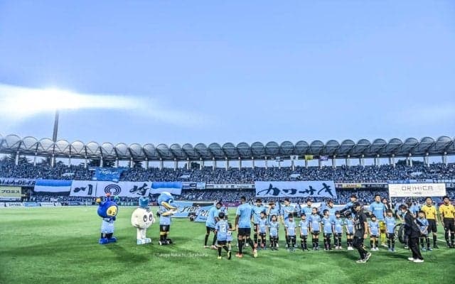 川崎サポーターが試合後に掲げた「スポンサーへの巨大横断幕」とは……31文字に込められた地域共存・共栄への強い思い