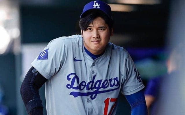 大谷翔平は「なにを企んでるの」　先輩の後ろで“ニヤリ”…オフの表情にファン歓喜