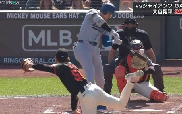 ああ、入っちゃう…大谷翔平の高弾道弾、本人よりも先に確信したのは相手捕手だった 打球見上げて首がっくし