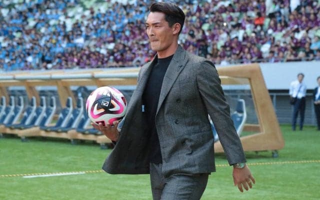 「メンツえぐ〜」「流石に豪華すぎる」槙野智章らW杯経験の日本代表選手たちが炎天下でサッカー「ケイスケ君からサッカーやるよって‼︎」と本田圭佑が誘う