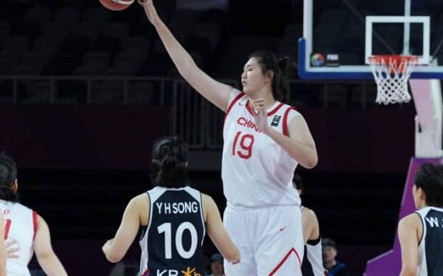 「あまりに高すぎる」223cmの中国女子バスケ17歳に絶句 対戦した韓国メディアは茫然自失「どんな戦術も通じない」