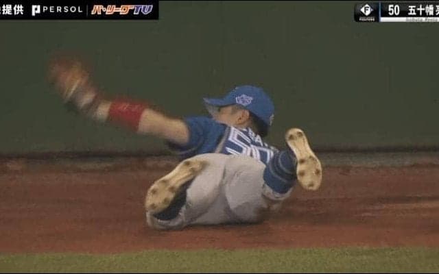 イチロー級の変態キャッチ！？トップスピードで背走し…日本ハム・五十幡亮汰の“伝説のスーパープレー”が話題「マジ足速すぎ」「半世紀に一度あるかないかのプレー」