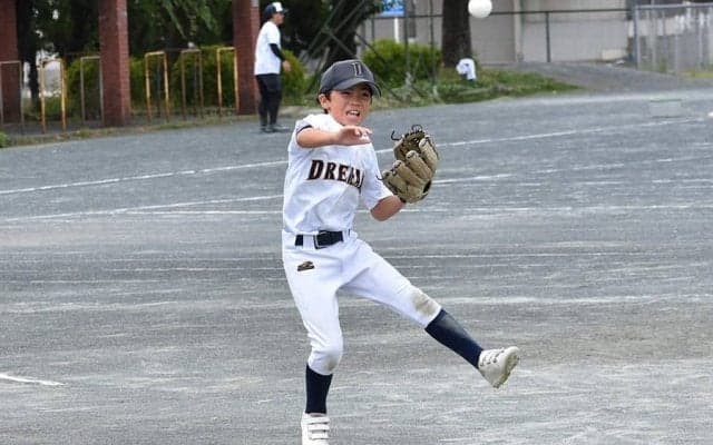 投球動作は「肘下げない」　全凝縮のキャッチボール…“黄金期の子”を伸ばす指導術