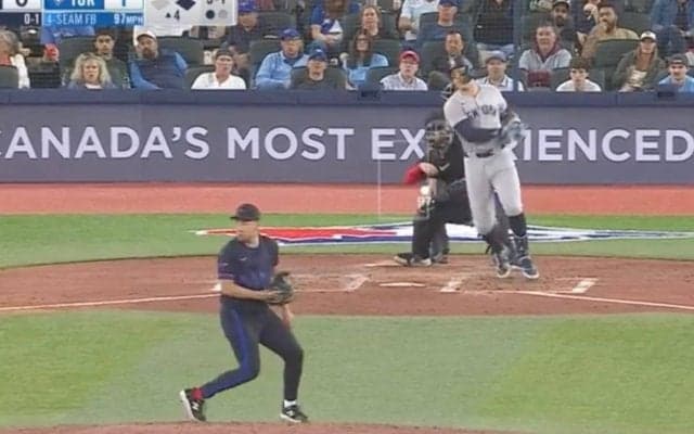 バケモノかよ！ 菊池雄星、バットをへし折ったのに…！？ ヤ軍主砲・ジャッジの“異次元パワー”がヤバすぎる　剛速球を打ち返した衝撃の瞬間