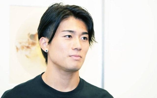 ｢サングラス姿も超イケメン｣｢私服も超オシャレ｣サッカー日本代表No.1シューター中村敬斗｢旅立ちの朝｣の｢恋しい｣伝言に｢ちょっと…」