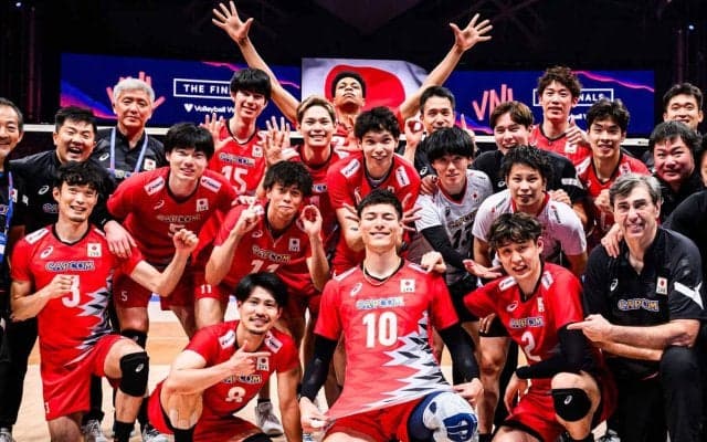 石川祐希や髙橋藍が途中合流でも銀メダル　男子バレー日本代表が磨き続けた「最後の１点を取りきる力」