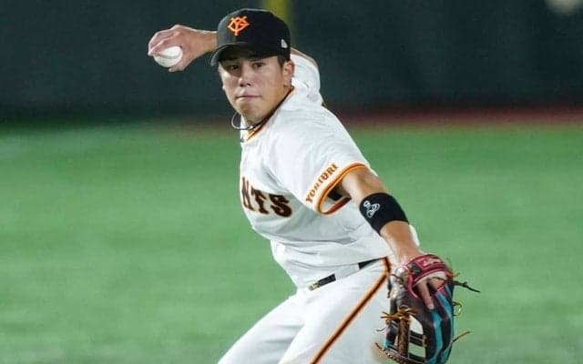 巨人23歳は「どこまで天才なんだ」　外野フライ“強奪”の超絶美技が「めちゃくちゃうまい」