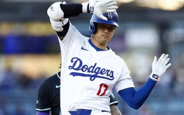 大谷翔平、7月も好スタート！ 左翼二塁打&中前打でマルチ安打を記録　第2打席は自打球で痛みに耐えて打席へ、観客からは歓声