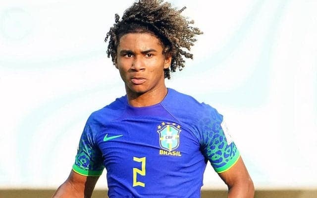 ウルブスが逸材SBペドロ・リマ獲得を公式発表！　同郷の先輩クーニャが加入動画に特別出演