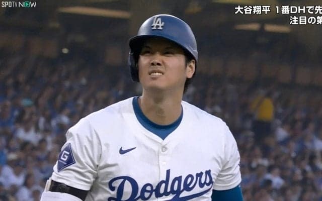 大谷翔平、激痛に悶絶→“忘れかけた打席で”HRの衝撃　あり得ない“自打球フラグ回収”にファン騒然「痛そうだったのに」「ヤバイの打った」