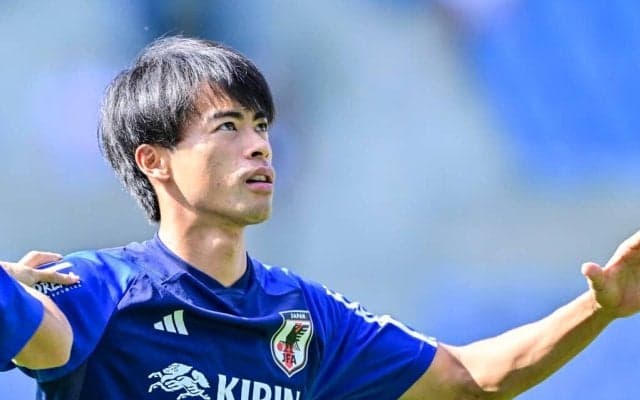 「三笘さん、かっこよすぎて…」三笘薫が日常で愛用しているという「『ベンツ』運転映像」が大反響！「ロングコートにした衣装さん大好き」と着用衣装にも注目の声