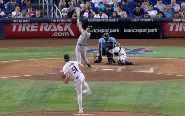 えっ？ なんで…！？ 吉田正尚の“変態内角打ち”がエグすぎると話題に　相手投手がドン引きした瞬間「あそこ打つか？w」「調子上がってきたな」