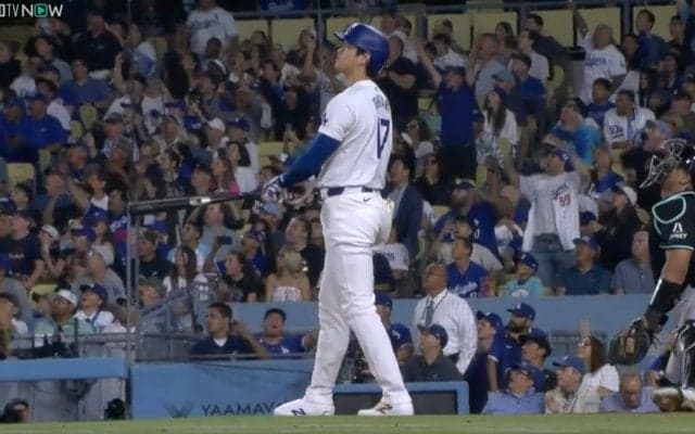 ポカーン… どこまで飛ばすんだよ！ 大谷翔平の超特大アーチにドン引き… 打った瞬間の観客たちのリアクションがヤバすぎる「みんな同じ顔w」「何が起きたのか」