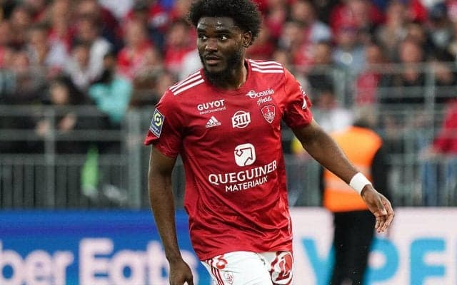 マルセイユが昨季3位躍進ブレストの主力CBブラシエを獲得！