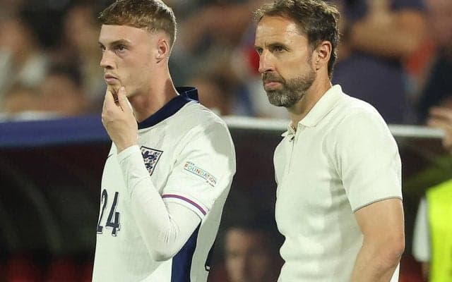 苦戦続くイングランド…サウスゲイト監督の采配には対戦相手からも疑問の声「なぜパーマーがプレーしない？」
