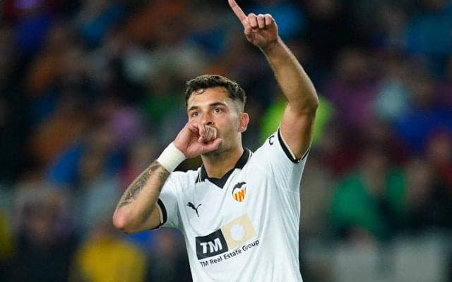 バレンシアが昨季13ゴールのFWウーゴ・ドゥロと2028年まで契約延長