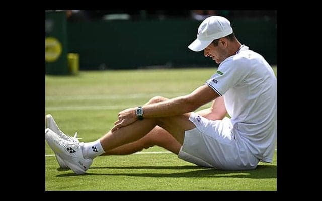  ネット際飛びつき負傷、無念の棄権 