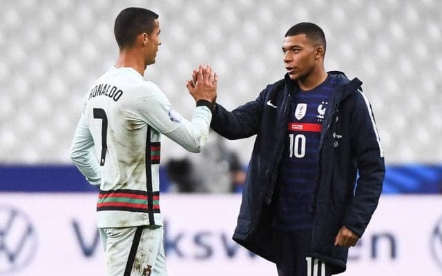 「唯一無二」ムバッペが憧れのC・ロナウドを語る、最後のユーロで対決に「彼との対戦は光栄」