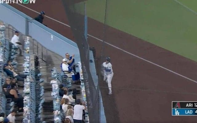 一体、何が起きたのか…！？ 天才ボールガールの“動き”がヤバすぎると話題に　守備の名手も称賛するファインプレー連発「こんなところに逸材」「ベッツの穴は埋まった」