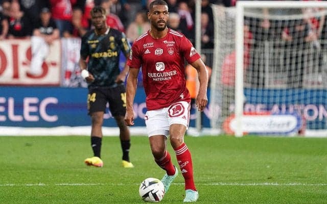 アウグスブルク、昨季ブレストの大躍進に貢献した大型FWムニエを獲得