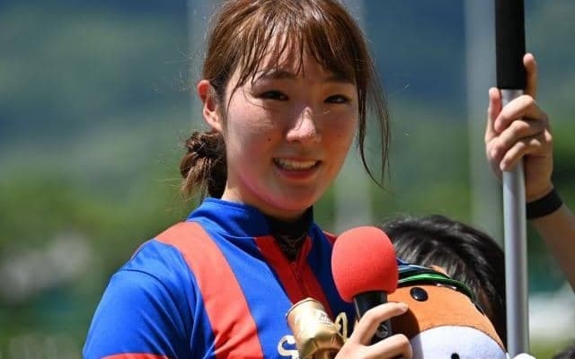 永島まなみ騎手がJRA通算100勝達成！ 「今後も一生懸命精進していきたい」