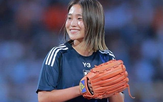 なでしこジャパン　長野風花　ファーストピッチに登場　爽やかノーバン投球に「さすが！」