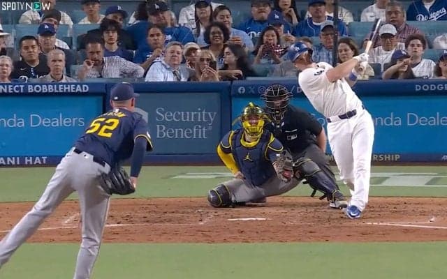 衝撃の“1試合3発”に球場騒然！“繰り返された”大谷翔平凡退→スミス本塁打の圧巻光景　「オールスターに出場する必要がある」名物記者も唸ったポール直撃弾の瞬間