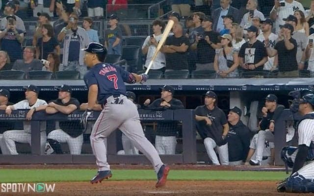 全員ポカーン… 一体、何を見てるんだ！？ 吉田正尚の“起死回生弾”にドン引き… 打たれた瞬間のヤンキースベンチがヤバすぎる「天国から地獄」「悲惨すぎる」