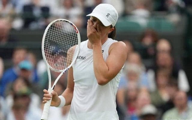 女王シフィオンテクがミス連発で3回戦敗退「タンクが急に空っぽに」[ウィンブルドン]