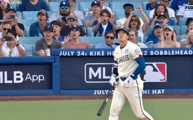 打った瞬間「グッバーイ！」 大谷翔平は“確信歩き”、球場も“確信総立ち” ドジャー・スタジアムが一瞬で湧きあがった圧巻光景