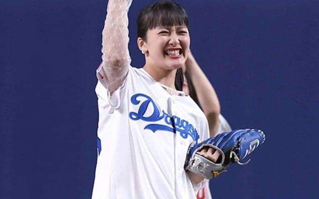 球場に現れた歌姫が「かわいすぎた」　ポニテ揺らして緊張の一投、会心投球に満点笑顔