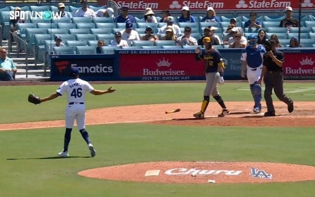 あわや乱闘で球場騒然！ ドジャースの中継ぎ投手に相手打者がブチギレ “交代1球目に”死球…内角エグる高速シンカー直撃で“一触即発”のハプニング