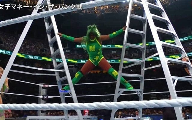 股が裂けちゃう…軟体女子レスラー、“180度開脚”からの衝撃展開！ ファンどよめき