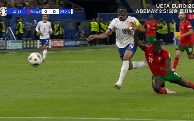 「スピード違反だろ！」エンバペの“仰天スーパーダッシュ”が話題沸騰！“EURO最高時速”を叩き出した驚愕シーン「もう陸上選手やん」「意味が分からん」「えぐすぎ」