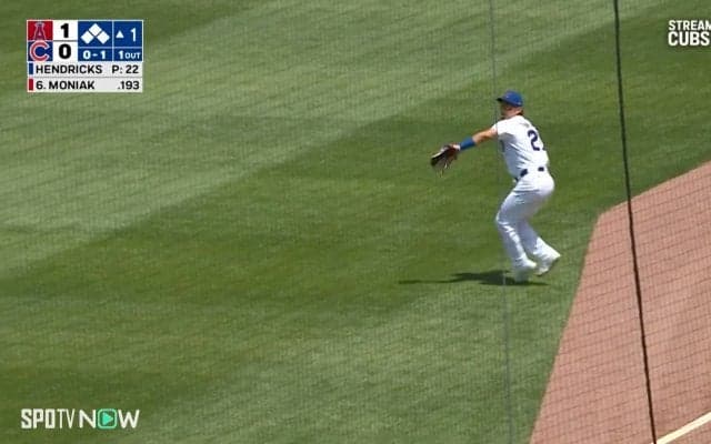 「イチロー憑依」「返球よすぎぃ！」鈴木誠也、レーザービーム発動で走者“呆然” カープ時代を彷彿とさせる“爆肩炸裂”にファン歓喜