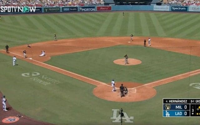 えっ？ 大谷翔平が消えた…！？ 一体、何が起こった！？　相手投手がドン引き… “爆速盗塁”がヤバすぎる「走りすぎだろw」「またお前か感」