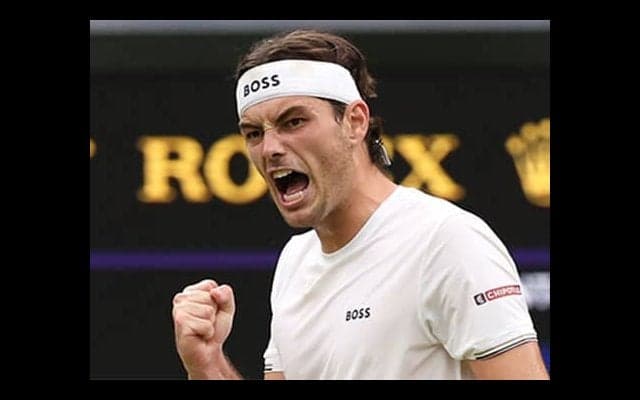  ズベレフ撃破しウィンブルドン8強 