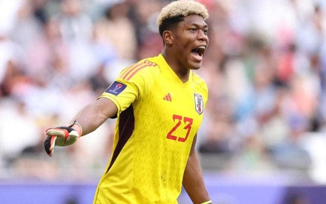 「ワールドクラスのGK」パルマのSDが鈴木彩艶にベタ惚れ、「並外れたレベル」と高く評価し獲得を熱望…数日中にもまとめるか