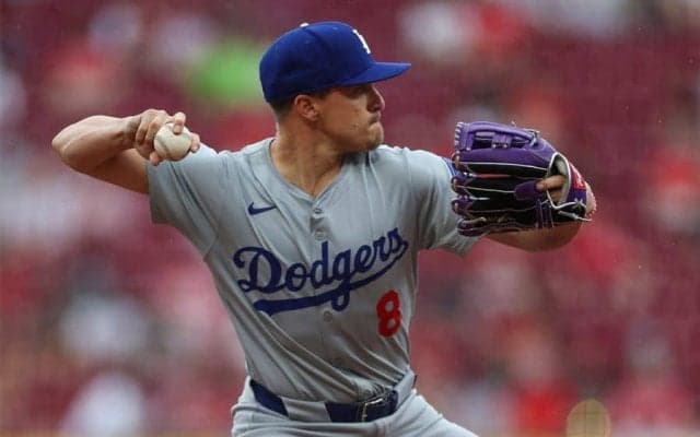 ド軍、E・ヘルナンデスが野手登板　元HR王を87キロ遅球で投飛…回跨ぎで強力打線圧倒