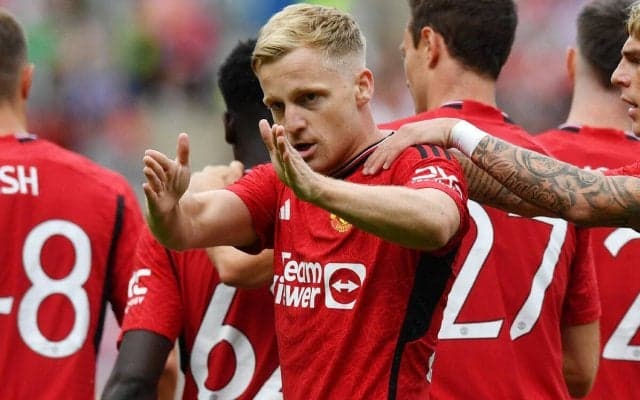 「今日はクラブでの僕の冒険が終わる思い出深き日」　ファン・デ・ベークがユナイテッドに別れ